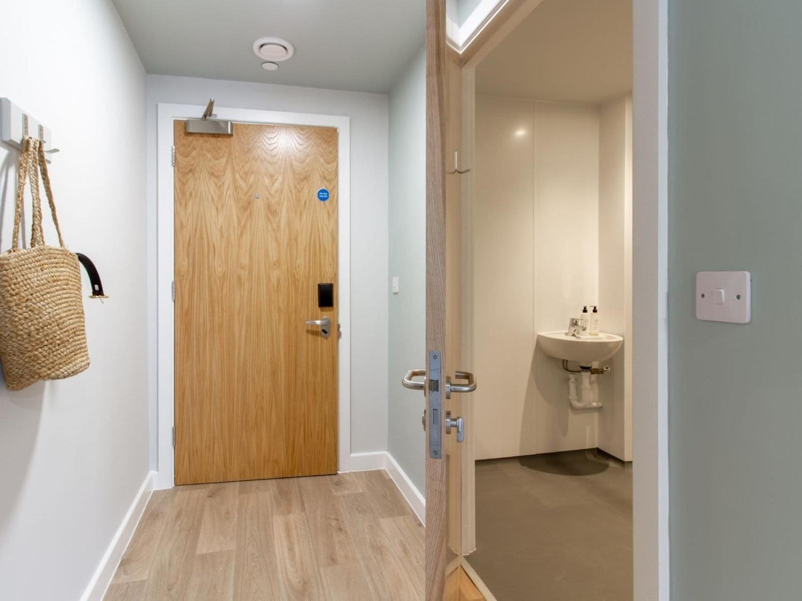 Апартаменты For Students Only - The Refinery In Leeds Лидс Экстерьер фото